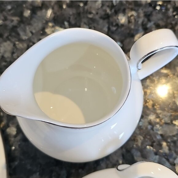 Royal Doulton Sugar Bowl and Creamer Set - Picture 3 of 6